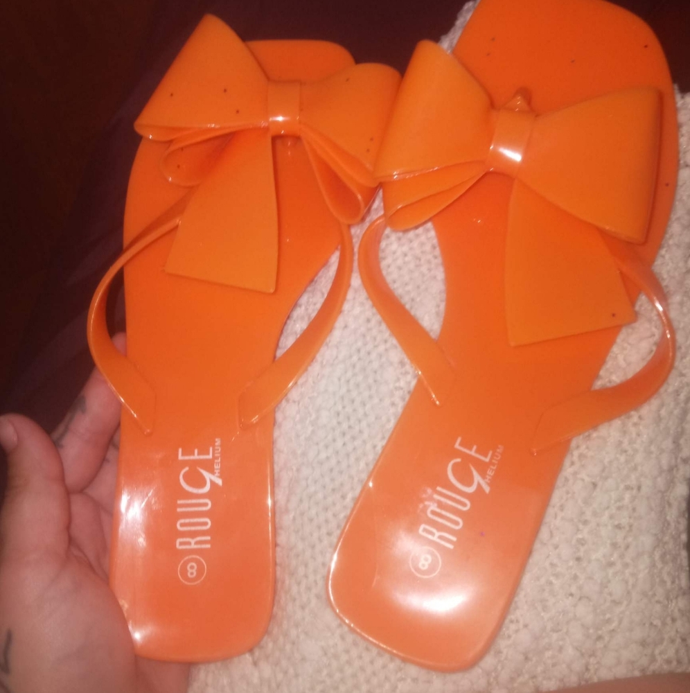 Rouge flip flops size 8 womans